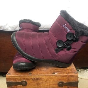 Lazzy Plum boots, fur-lined, button detail (7.5)
